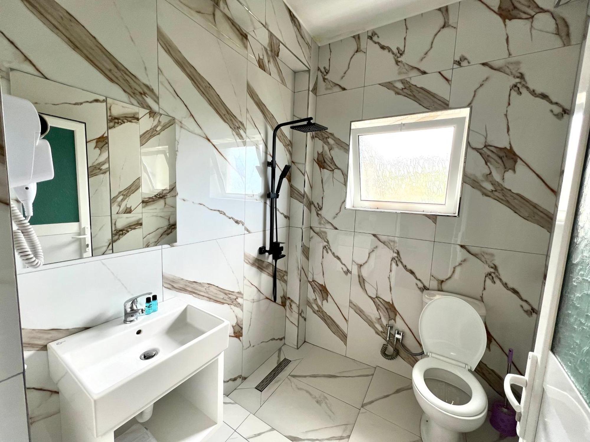 Redi'S Seaview Apartments Saranda Dış mekan fotoğraf