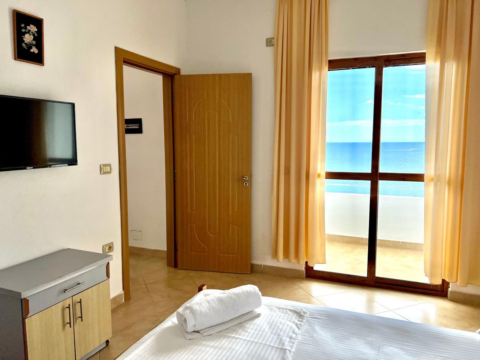 Redi'S Seaview Apartments Saranda Dış mekan fotoğraf
