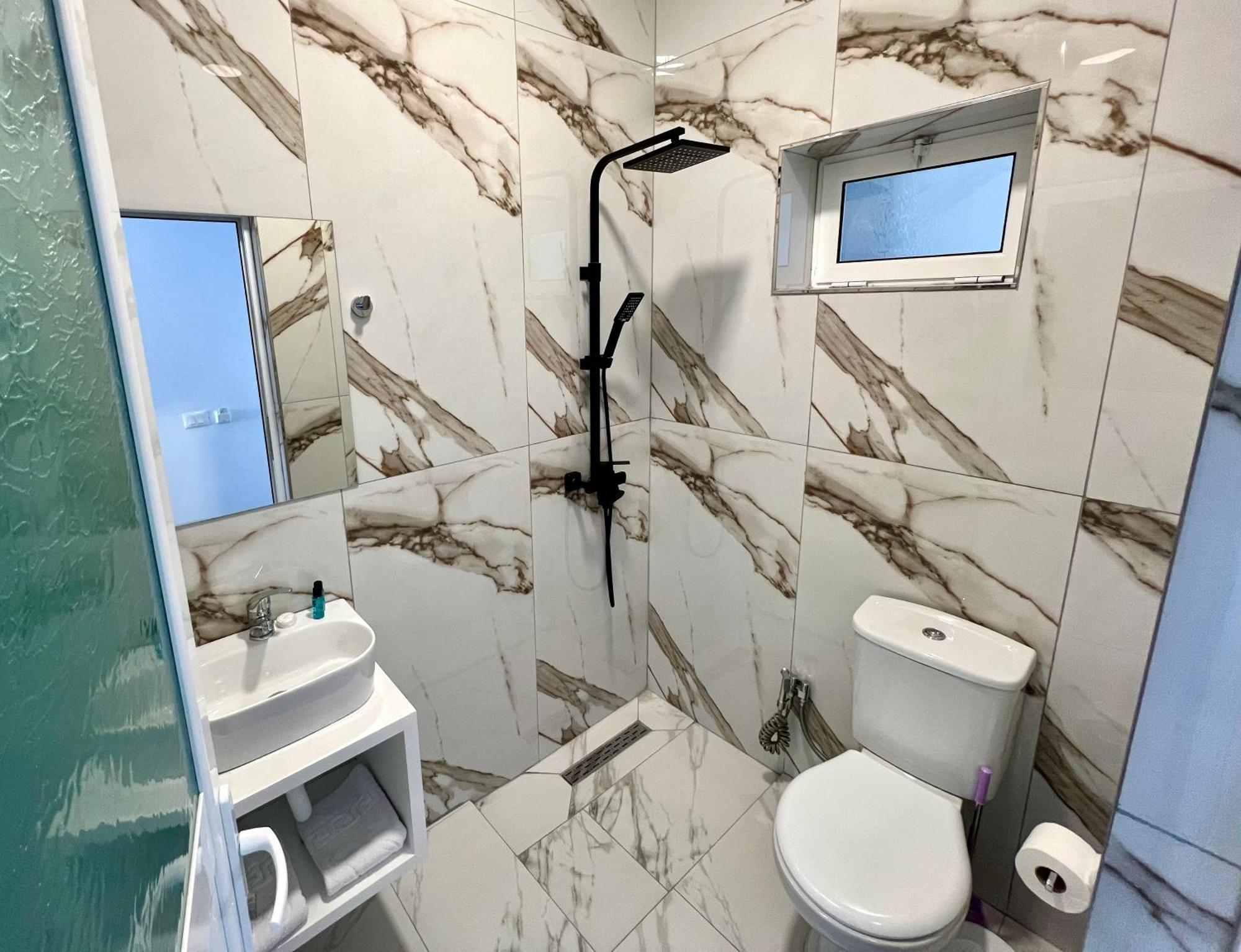 Redi'S Seaview Apartments Saranda Dış mekan fotoğraf